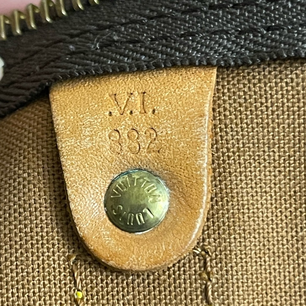 Louis Vuitton Vintage Keepall Bandouliere 50 Monogram Travel Bag - Picture 9 of 16